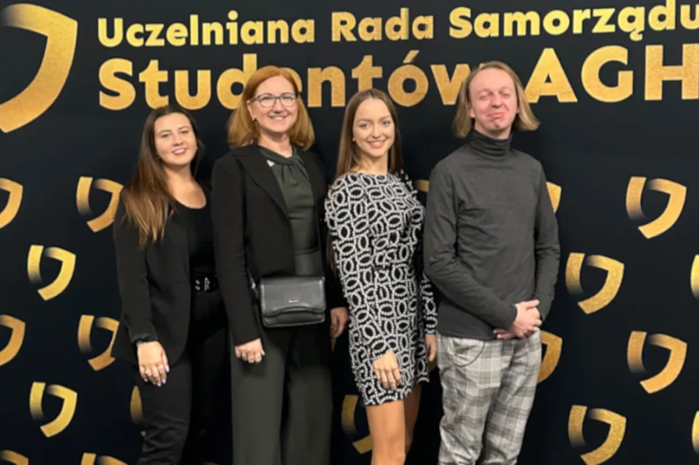 Zdjęcie przedstawiające wszystkich członków RPS-a na ściance Samorządu